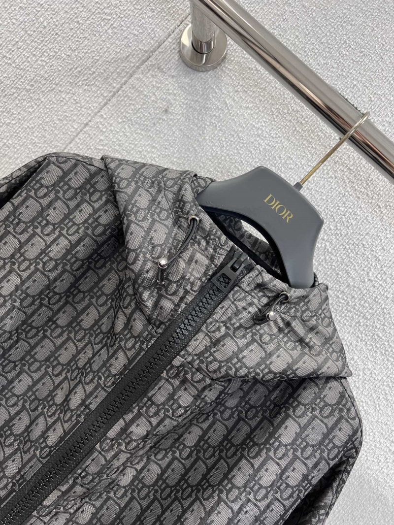 chr1st1an D10r outwear